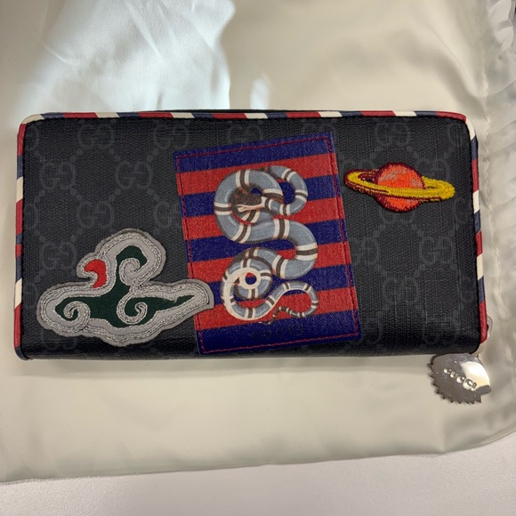 NWOT Gucci Black Wallet with Colorful Patch - Picture 2 of 6